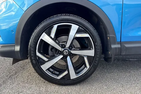 12 of 67 for Nissan Qashqai 1.2 DIG-T Tekna XTRON Euro 6 (s/s) 5dr