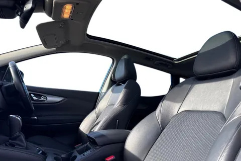 16 of 67 for Nissan Qashqai 1.2 DIG-T Tekna XTRON Euro 6 (s/s) 5dr