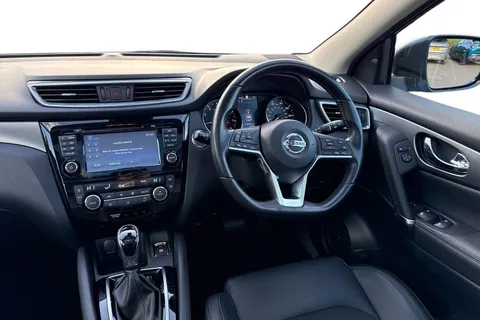 18 of 67 for Nissan Qashqai 1.2 DIG-T Tekna XTRON Euro 6 (s/s) 5dr