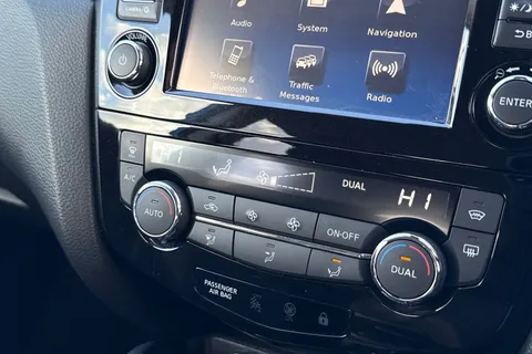 22 of 67 for Nissan Qashqai 1.2 DIG-T Tekna XTRON Euro 6 (s/s) 5dr