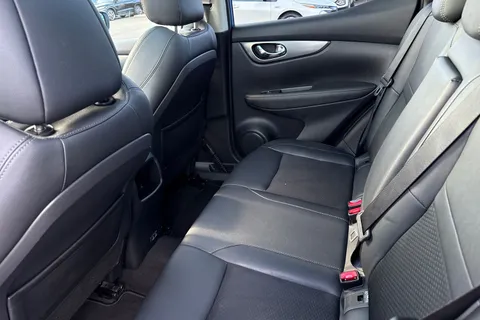 32 of 67 for Nissan Qashqai 1.2 DIG-T Tekna XTRON Euro 6 (s/s) 5dr