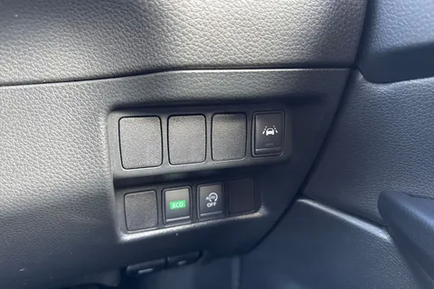 41 of 67 for Nissan Qashqai 1.2 DIG-T Tekna XTRON Euro 6 (s/s) 5dr