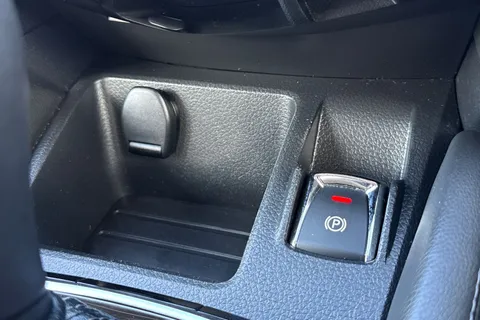 54 of 67 for Nissan Qashqai 1.2 DIG-T Tekna XTRON Euro 6 (s/s) 5dr