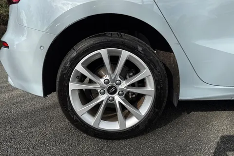 DE75KBF Audi A3 Sport 40 e 204 PS S tronic Thumbnail #11