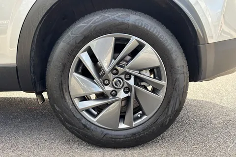 YB22KNS Nissan Qashqai 1.3 DIG-T MHEV Acenta Premium Euro 6 (s/s) 5dr Thumbnail #8