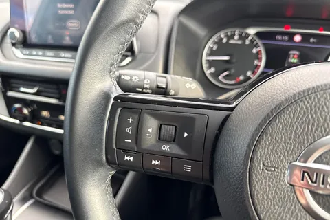 YB22KNS Nissan Qashqai 1.3 DIG-T MHEV Acenta Premium Euro 6 (s/s) 5dr Thumbnail #32