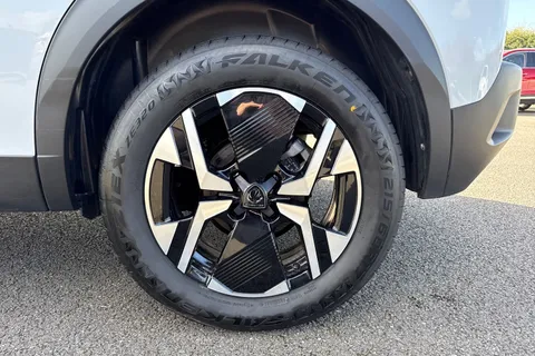 KW25YOG PEUGEOT 2008 1.2 HYBRID GT e-DSC6 Euro 6 (s/s) 5dr Thumbnail #13