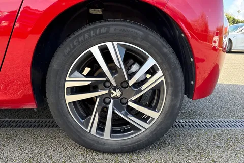 CY23BSV PEUGEOT 208 1.2 PureTech Allure Premium + EAT Euro 6 (s/s) 5dr Thumbnail #14