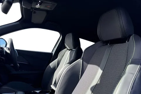 KW25YOG PEUGEOT 2008 1.2 HYBRID GT e-DSC6 Euro 6 (s/s) 5dr Thumbnail #16