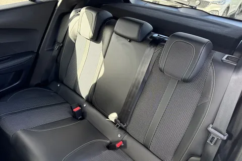 KW25YOG PEUGEOT 2008 1.2 HYBRID GT e-DSC6 Euro 6 (s/s) 5dr Thumbnail #19