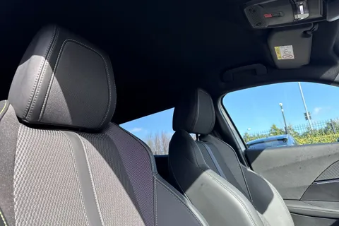 KW25YOG PEUGEOT 2008 1.2 HYBRID GT e-DSC6 Euro 6 (s/s) 5dr Thumbnail #24