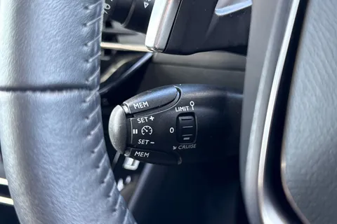 CY23BSV PEUGEOT 208 1.2 PureTech Allure Premium + EAT Euro 6 (s/s) 5dr Thumbnail #41