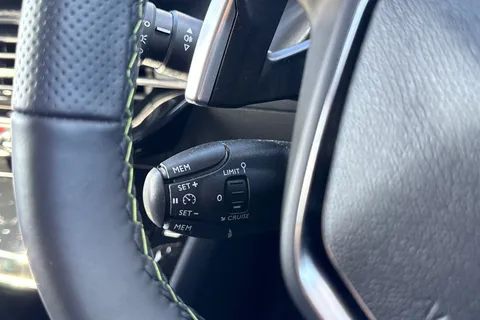 KW25YOG PEUGEOT 2008 1.2 HYBRID GT e-DSC6 Euro 6 (s/s) 5dr Thumbnail #40