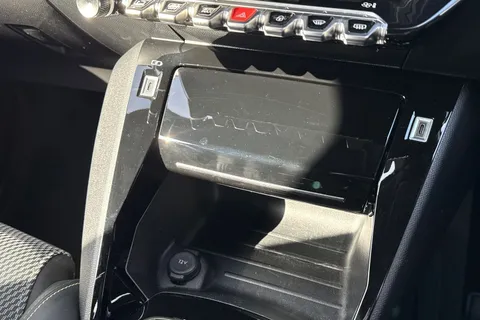 KW25YOG PEUGEOT 2008 1.2 HYBRID GT e-DSC6 Euro 6 (s/s) 5dr Thumbnail #53