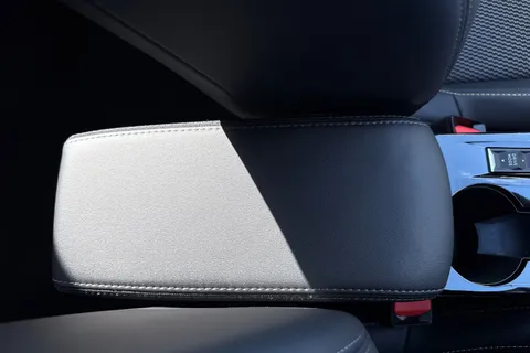 KW25YOG PEUGEOT 2008 1.2 HYBRID GT e-DSC6 Euro 6 (s/s) 5dr Thumbnail #57