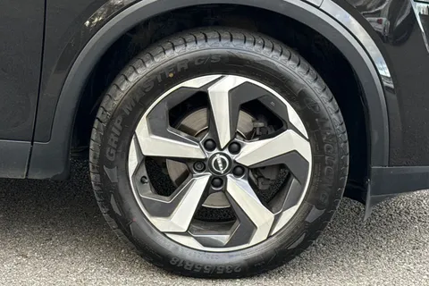 DN73OSU Nissan Qashqai 1.3 DIG-T MHEV N-Connecta XTRON Euro 6 (s/s) 5dr Thumbnail #7