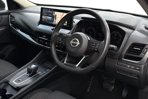 DN73OSU Nissan Qashqai 1.3 DIG-T MHEV N-Connecta XTRON Euro 6 (s/s) 5dr Thumbnail #8