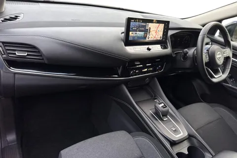 DN73OSU Nissan Qashqai 1.3 DIG-T MHEV N-Connecta XTRON Euro 6 (s/s) 5dr Thumbnail #9