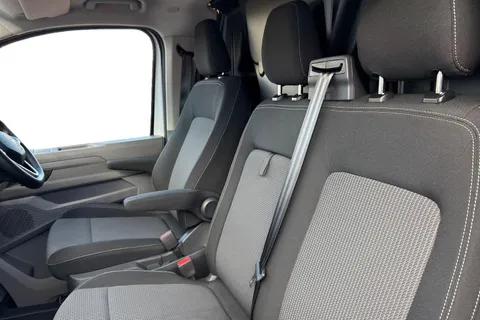 KY25PJO Volkswagen E-Transporter 100kW 65kWh Commerce Plus Van Auto Thumbnail #17