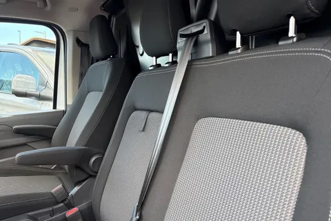 KY25PJO Volkswagen E-Transporter 100kW 65kWh Commerce Plus Van Auto Thumbnail #20