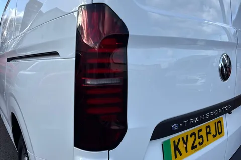 KY25PJO Volkswagen E-Transporter 100kW 65kWh Commerce Plus Van Auto Thumbnail #29