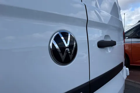 KY25PJO Volkswagen E-Transporter 100kW 65kWh Commerce Plus Van Auto Thumbnail #31