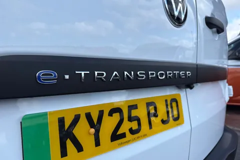 KY25PJO Volkswagen E-Transporter 100kW 65kWh Commerce Plus Van Auto Thumbnail #32