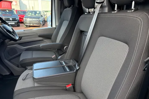 KY25PJO Volkswagen E-Transporter 100kW 65kWh Commerce Plus Van Auto Thumbnail #33