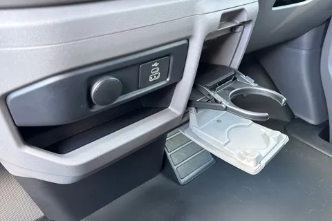 KY25PJO Volkswagen E-Transporter 100kW 65kWh Commerce Plus Van Auto Thumbnail #37