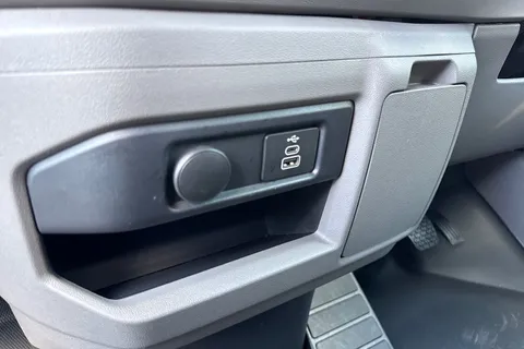 KY25PJO Volkswagen E-Transporter 100kW 65kWh Commerce Plus Van Auto Thumbnail #38