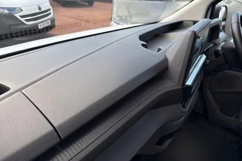 KY25PJO Volkswagen E-Transporter 100kW 65kWh Commerce Plus Van Auto Thumbnail #54