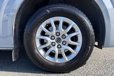 DG75BXU Volkswagen Transporter 2.0 TDI 110 Commerce Pro Van Thumbnail #11