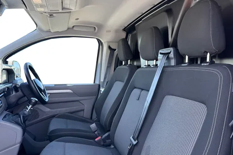 DG75BXU Volkswagen Transporter 2.0 TDI 110 Commerce Pro Van Thumbnail #17