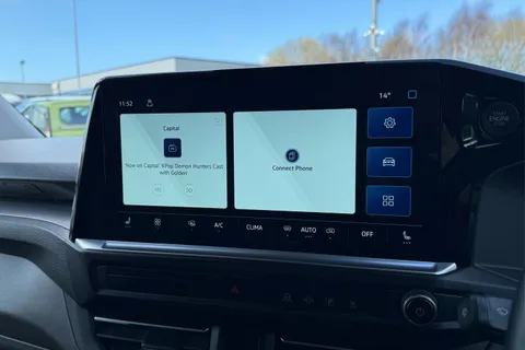 DG75BXU Volkswagen Transporter 2.0 TDI 110 Commerce Pro Van Thumbnail #18