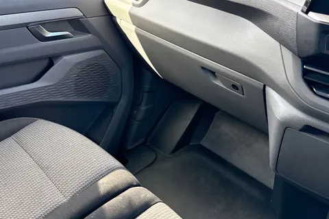 DG75BXU Volkswagen Transporter 2.0 TDI 110 Commerce Pro Van Thumbnail #21