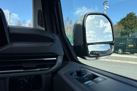 DG75BXU Volkswagen Transporter 2.0 TDI 110 Commerce Pro Van Thumbnail #22