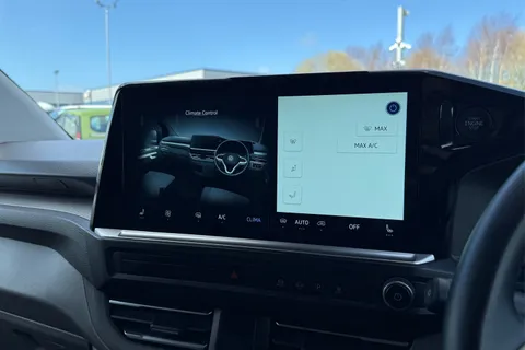 DG75BXU Volkswagen Transporter 2.0 TDI 110 Commerce Pro Van Thumbnail #23