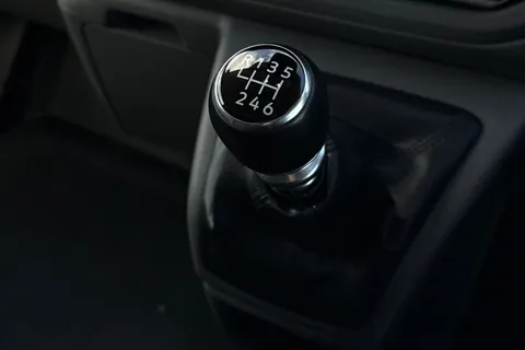 DG75BXU Volkswagen Transporter 2.0 TDI 110 Commerce Pro Van Thumbnail #24