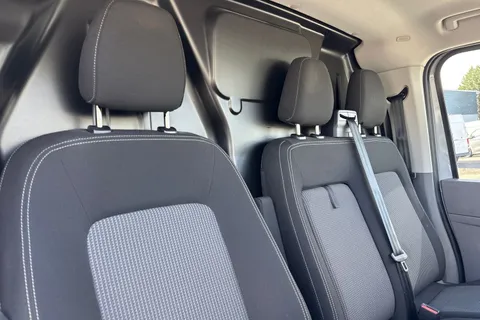 DG75BXU Volkswagen Transporter 2.0 TDI 110 Commerce Pro Van Thumbnail #25