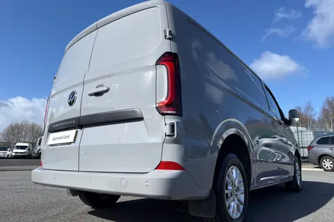 DG75BXU Volkswagen Transporter 2.0 TDI 110 Commerce Pro Van Thumbnail #31