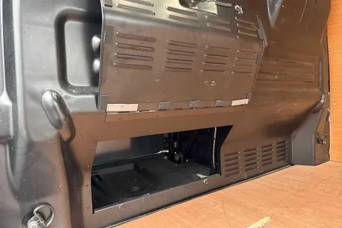 DG75BXU Volkswagen Transporter 2.0 TDI 110 Commerce Pro Van Thumbnail #33