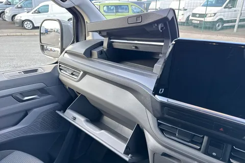 DG75BXU Volkswagen Transporter 2.0 TDI 110 Commerce Pro Van Thumbnail #35