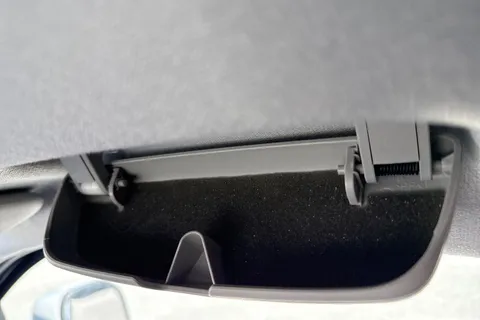 DG75BXU Volkswagen Transporter 2.0 TDI 110 Commerce Pro Van Thumbnail #36