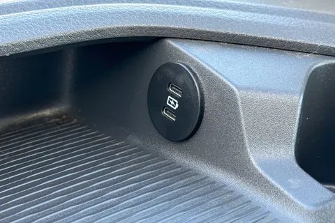 DG75BXU Volkswagen Transporter 2.0 TDI 110 Commerce Pro Van Thumbnail #37