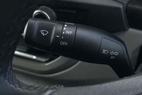 DG75BXU Volkswagen Transporter 2.0 TDI 110 Commerce Pro Van Thumbnail #42