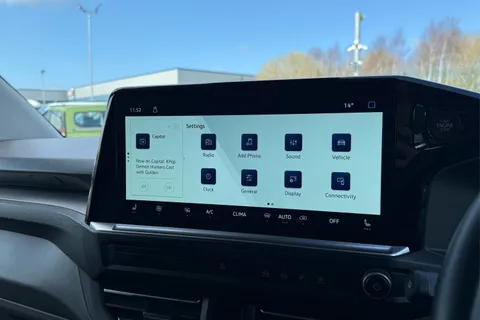 DG75BXU Volkswagen Transporter 2.0 TDI 110 Commerce Pro Van Thumbnail #51