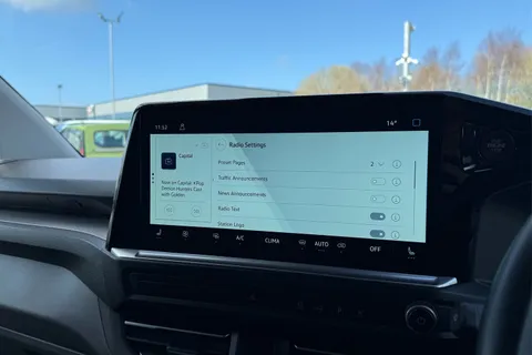 DG75BXU Volkswagen Transporter 2.0 TDI 110 Commerce Pro Van Thumbnail #52