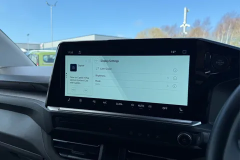 DG75BXU Volkswagen Transporter 2.0 TDI 110 Commerce Pro Van Thumbnail #57