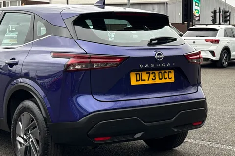 DL73OCC Nissan Qashqai 1.3 DIG-T MHEV Acenta Premium XTRON Euro 6 (s/s) 5dr Thumbnail #9