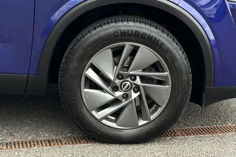 DL73OCC Nissan Qashqai 1.3 DIG-T MHEV Acenta Premium XTRON Euro 6 (s/s) 5dr Thumbnail #11